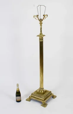 Antike viktorianische korinthische Säulen-Teleskop-Stehlampe aus Messing, 1890er