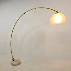 Arc Stehlampe aus Messing & Travertin von Goffredo Reggiani, 1970er