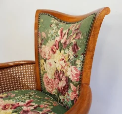 Armlehnstühle und Chippendale Tisch aus massiver Buche, 1950er, 3er Set