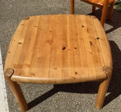 Armlehnstühle und Couchtisch von Rainer Daumiller, 3er Set
