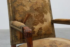 Armlehnstuhl aus geschnitztem Nussholz mit Kabriolbeinen & Bezug aus Tapisserie, 1880