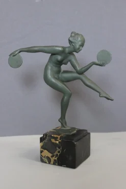 Art Deco Babbitt Tänzerin aus Gusseisen von Derenne, 1930