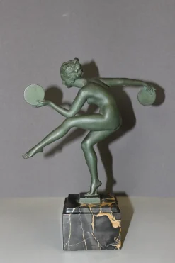 Art Deco Babbitt Tänzerin aus Gusseisen von Derenne, 1930