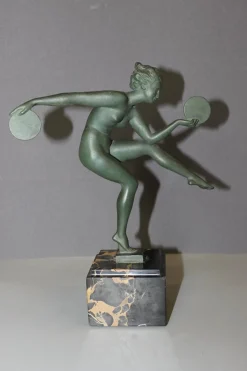 Art Deco Babbitt Tänzerin aus Gusseisen von Derenne, 1930