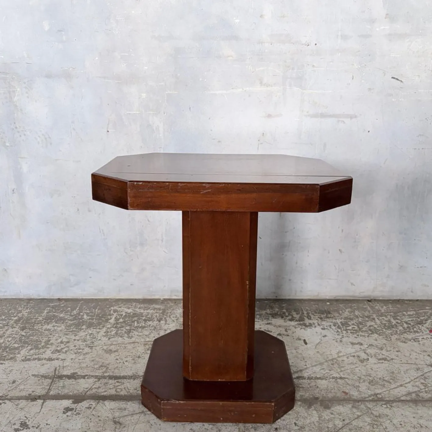 Art Deco Beistelltisch aus Nussholz, 1930er