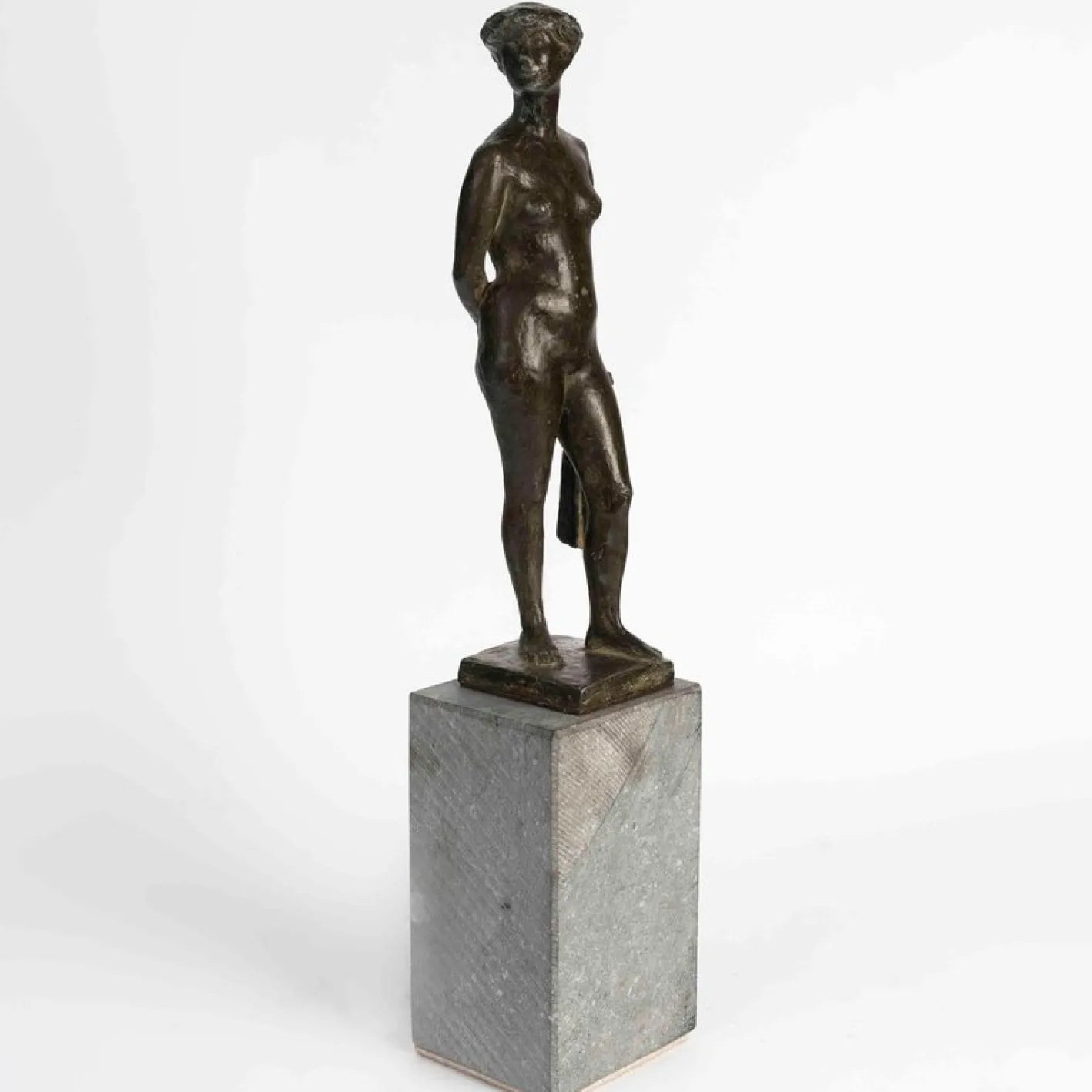 Art Deco Bronzeskulptur auf Steinsockel, 1930