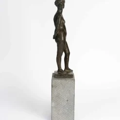 Art Deco Bronzeskulptur auf Steinsockel, 1930