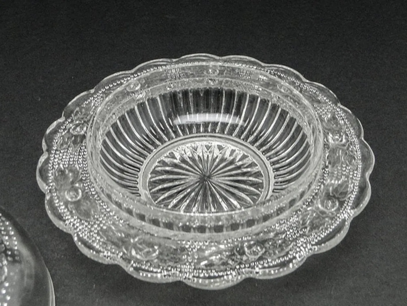Art Deco Butterdose von Krosno Glassworks, Polen, 1930er
