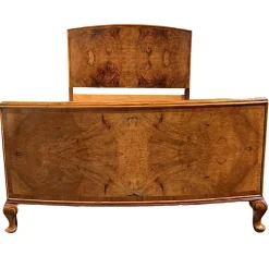 Art Deco Doppelbett aus Nussholz, 1930er