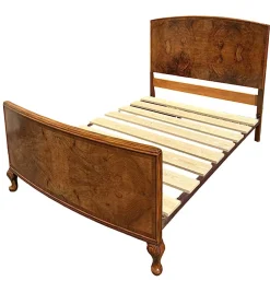 Art Deco Doppelbett aus Nussholz, 1930er