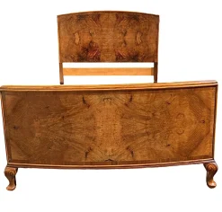 Art Deco Doppelbett aus Nussholz, 1930er