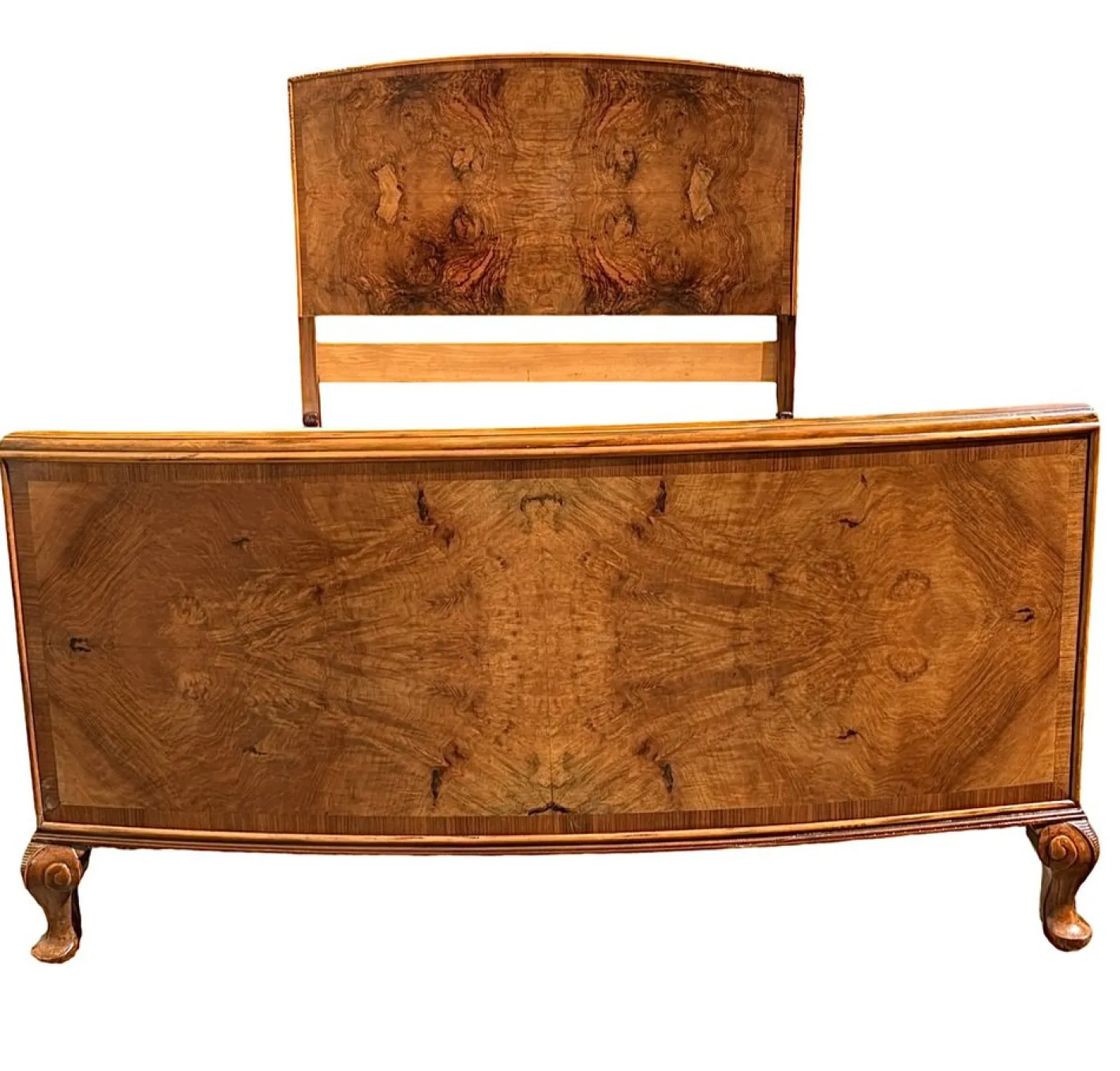 Art Deco Doppelbett aus Nussholz, 1930er