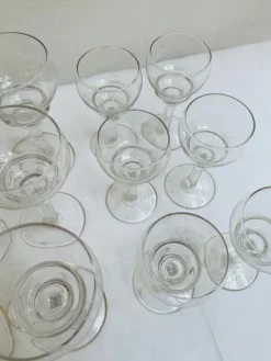 Art Deco Gläser aus Pressglas, Frankreich, 1920er, 18 . Set
