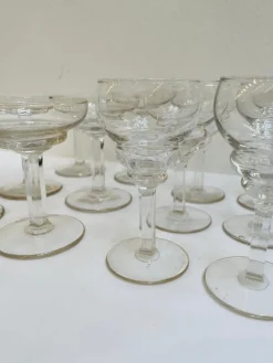Art Deco Gläser aus Pressglas, Frankreich, 1920er, 18 . Set