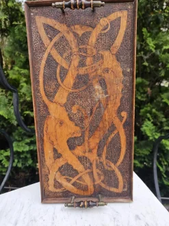 Art Deco Holztablett mit Ziegen- und Seepferdchen Schnitzereien, 1920er