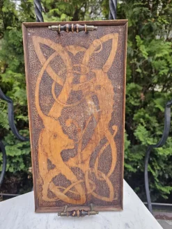 Art Deco Holztablett mit Ziegen- und Seepferdchen Schnitzereien, 1920er