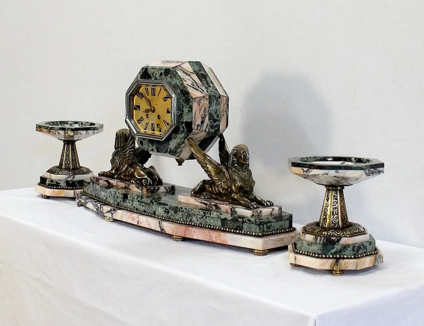 Art Deco Kaminuhr & Dekoration aus Marmor & Bronze, 1940er, 3er Set