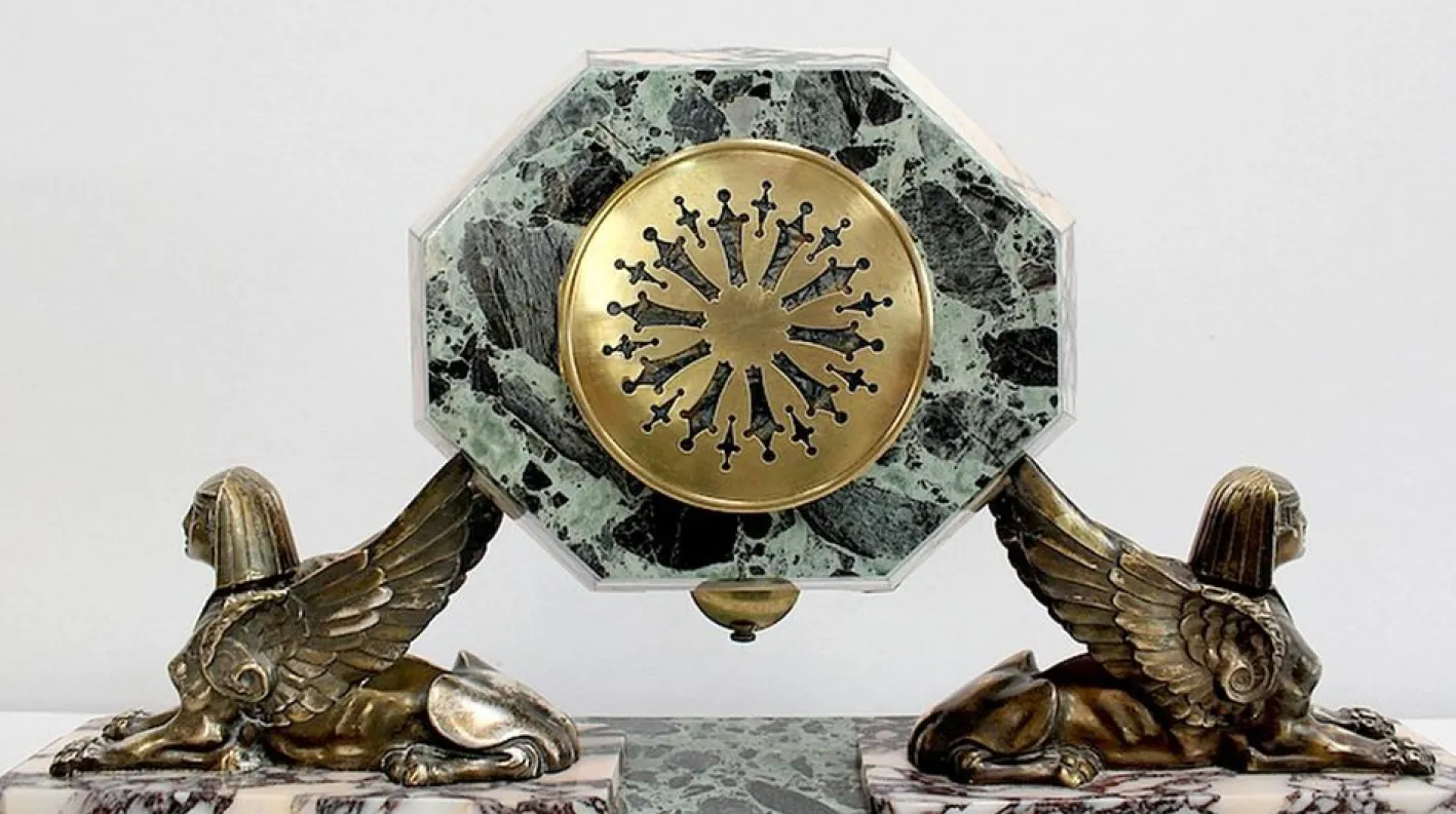 Art Deco Kaminuhr & Dekoration aus Marmor & Bronze, 1940er, 3er Set
