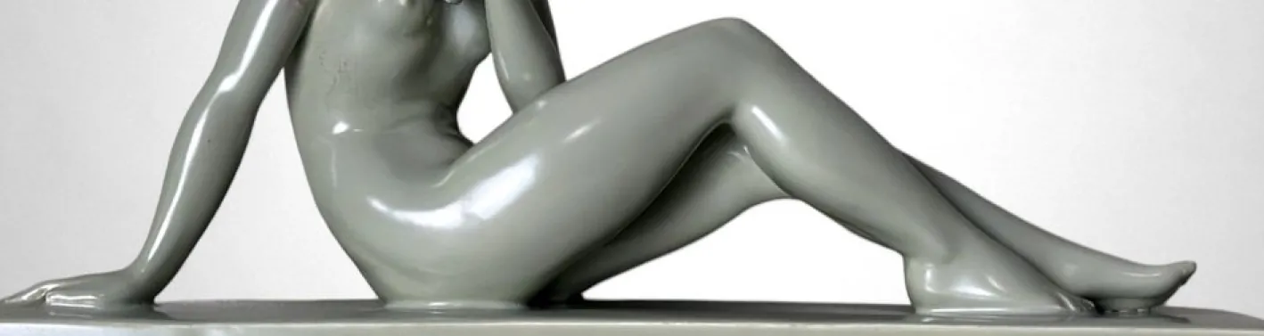 Art Deco Keramikfigur einer jungen Frau im Stil von Saint-Clement, 1920
