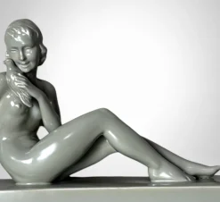 Art Deco Keramikfigur einer jungen Frau im Stil von Saint-Clement, 1920