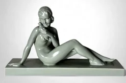 Art Deco Keramikfigur einer jungen Frau im Stil von Saint-Clement, 1920