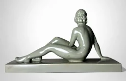 Art Deco Keramikfigur einer jungen Frau im Stil von Saint-Clement, 1920