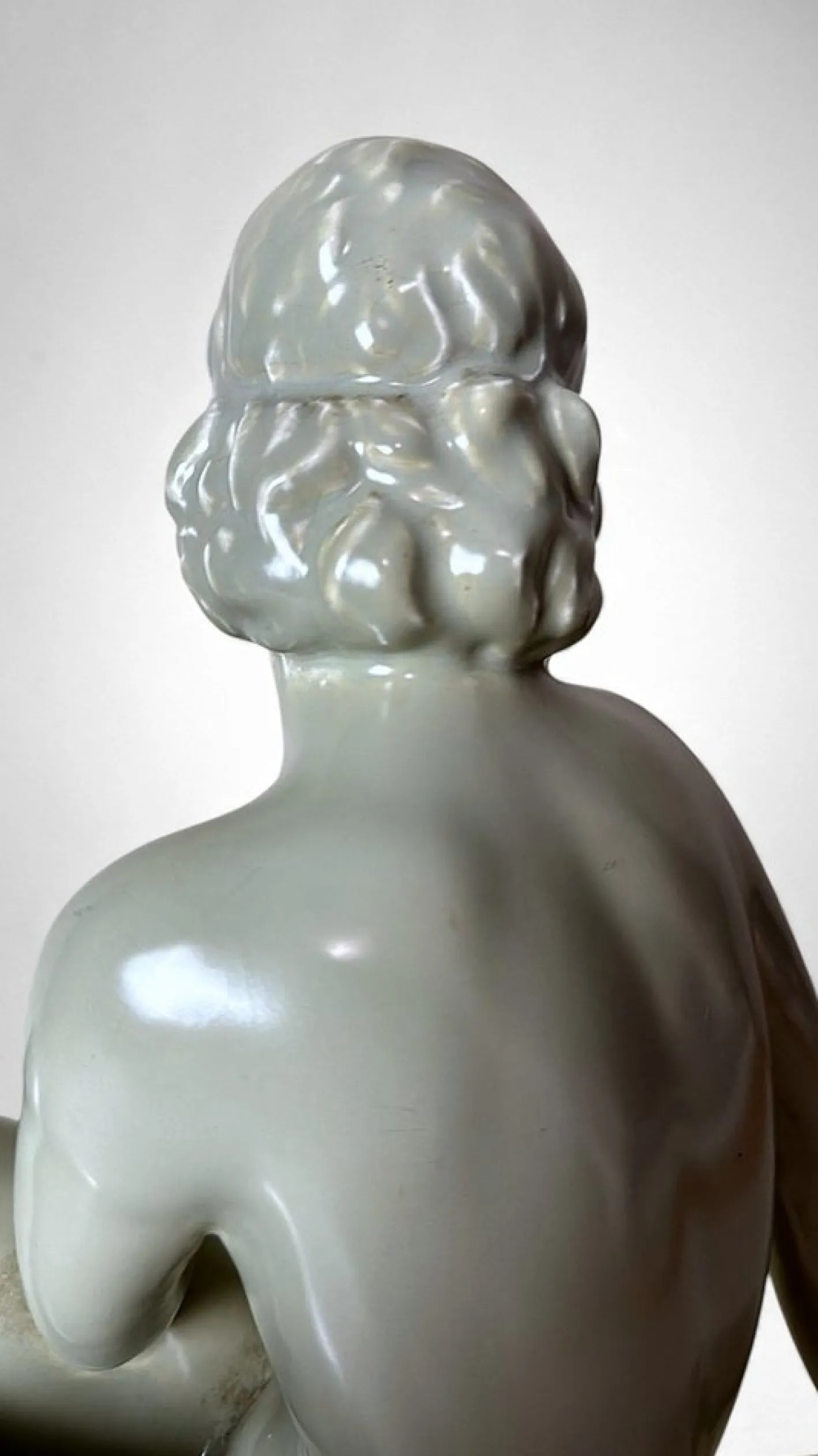 Art Deco Keramikfigur einer jungen Frau im Stil von Saint-Clement, 1920