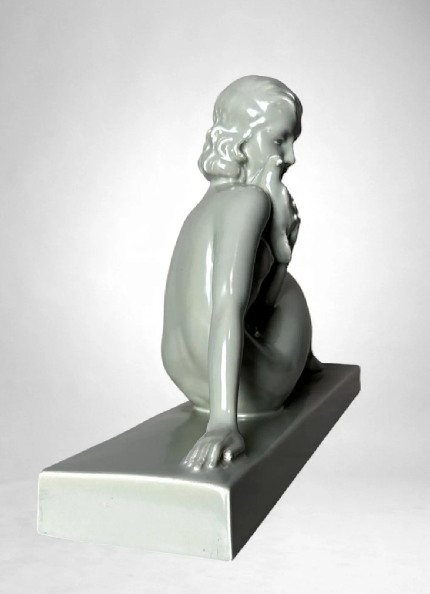 Art Deco Keramikfigur einer jungen Frau im Stil von Saint-Clement, 1920