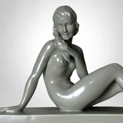 Art Deco Keramikfigur einer jungen Frau im Stil von Saint-Clement, 1920