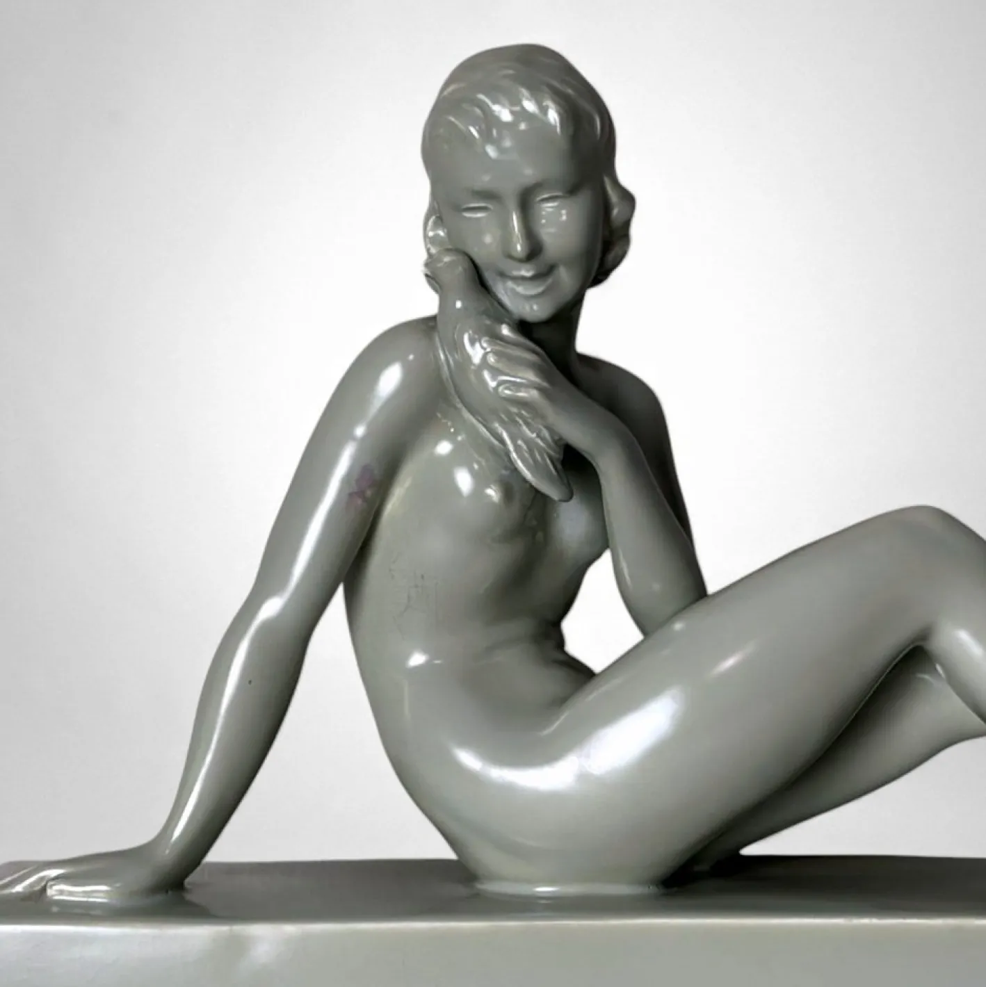 Art Deco Keramikfigur einer jungen Frau im Stil von Saint-Clement, 1920