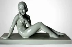 Art Deco Keramikfigur einer jungen Frau im Stil von Saint-Clement, 1920