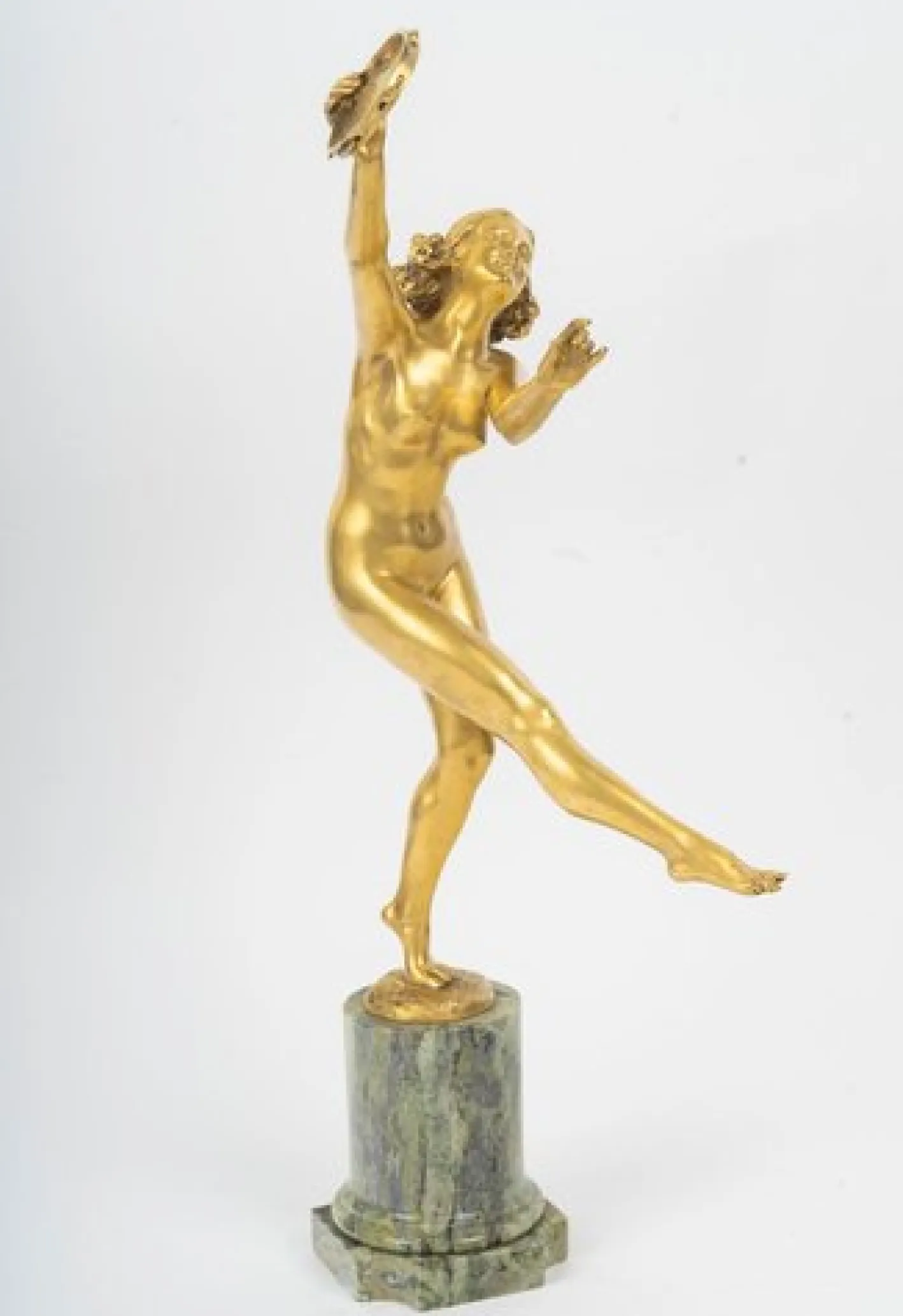 Art Deco Künstler, Tänzerin mit Tamburin, vergoldete Bronzeskulptur, 1930er Jahre