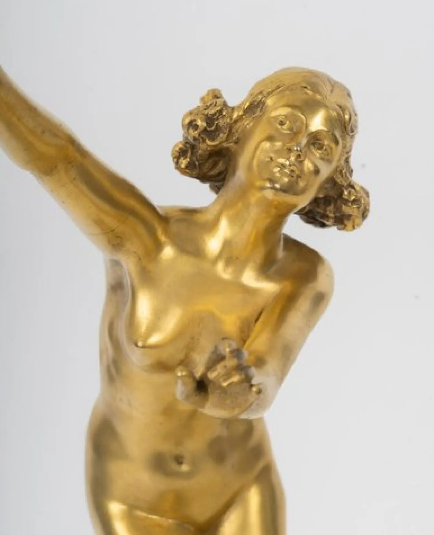 Art Deco Künstler, Tänzerin mit Tamburin, vergoldete Bronzeskulptur, 1930er Jahre