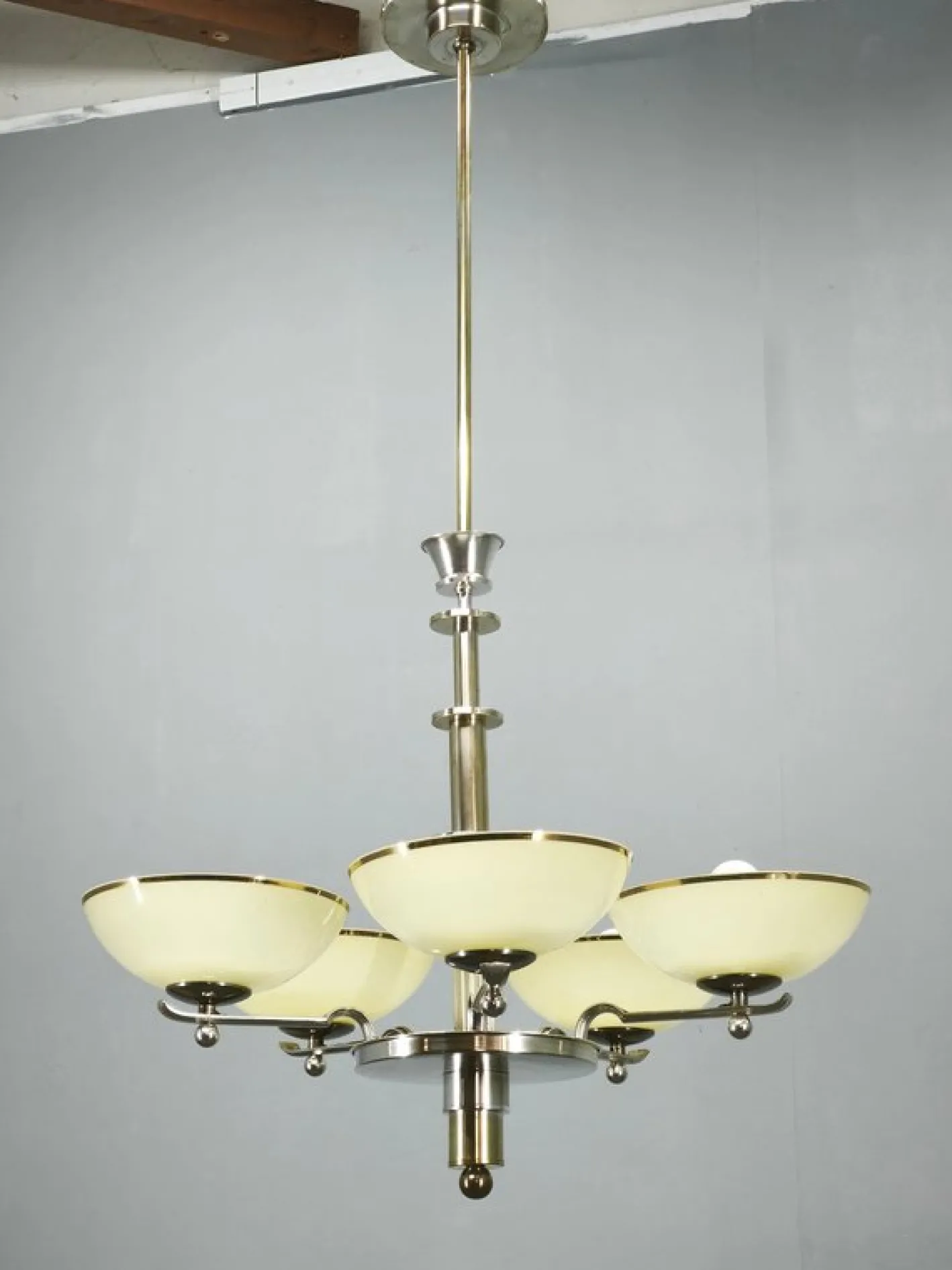 Art Deco Kronleuchter aus Nickel mit Champagnerglasschirmen, 1930er
