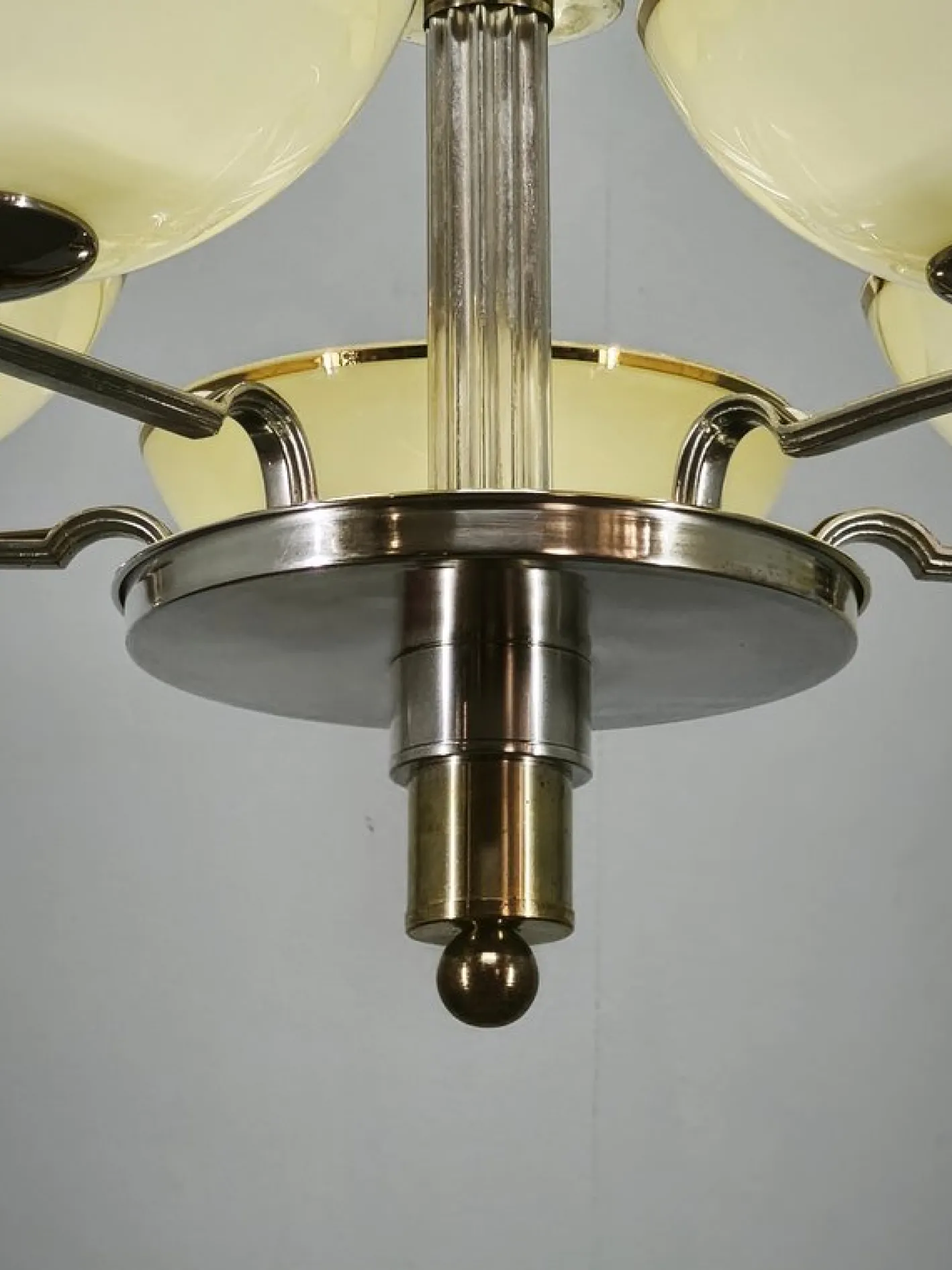 Art Deco Kronleuchter aus Nickel mit Champagnerglasschirmen, 1930er