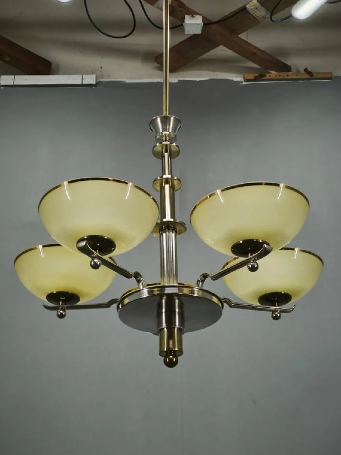 Art Deco Kronleuchter aus Nickel mit Champagnerglasschirmen, 1930er