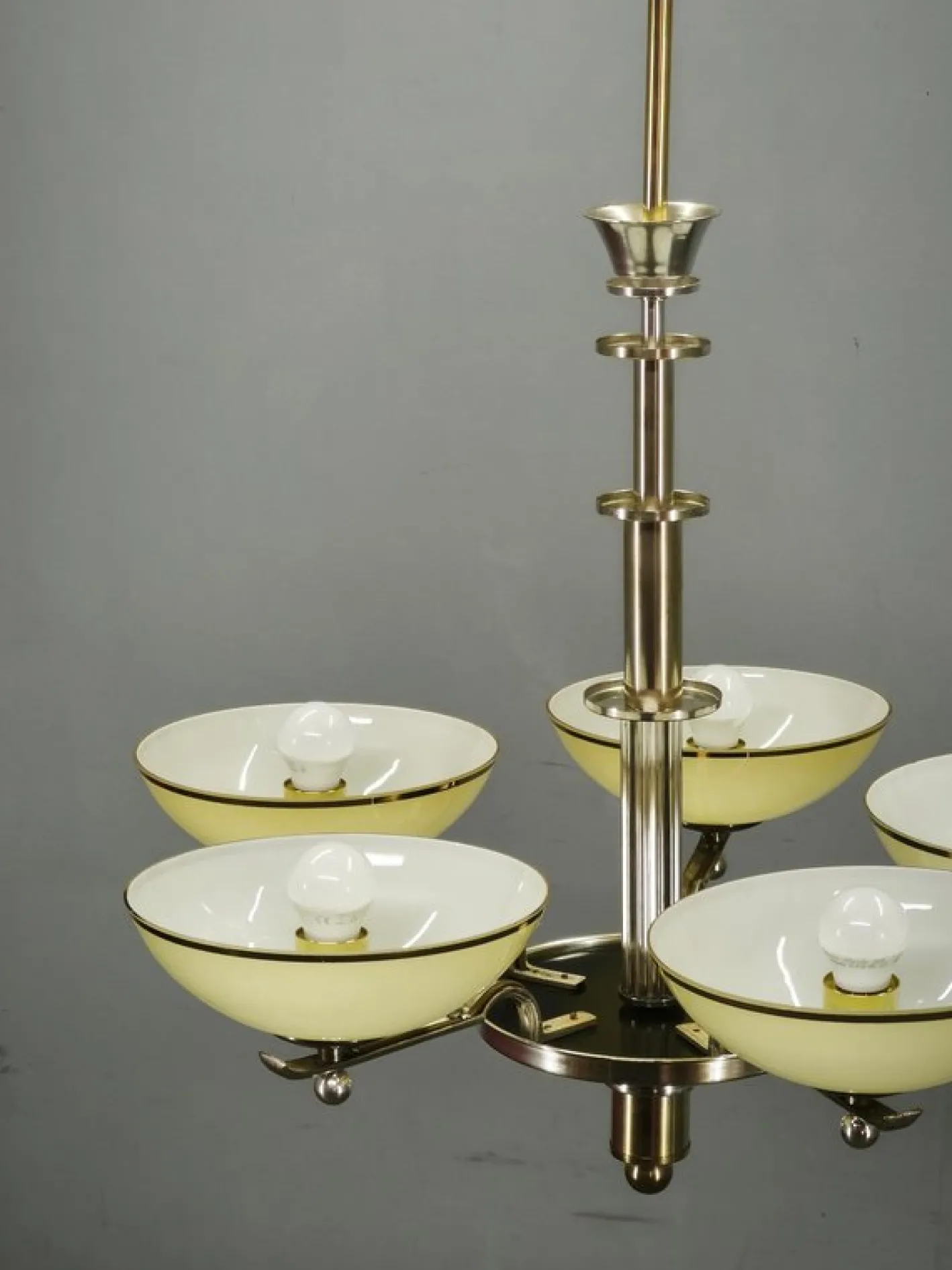 Art Deco Kronleuchter aus Nickel mit Champagnerglasschirmen, 1930er