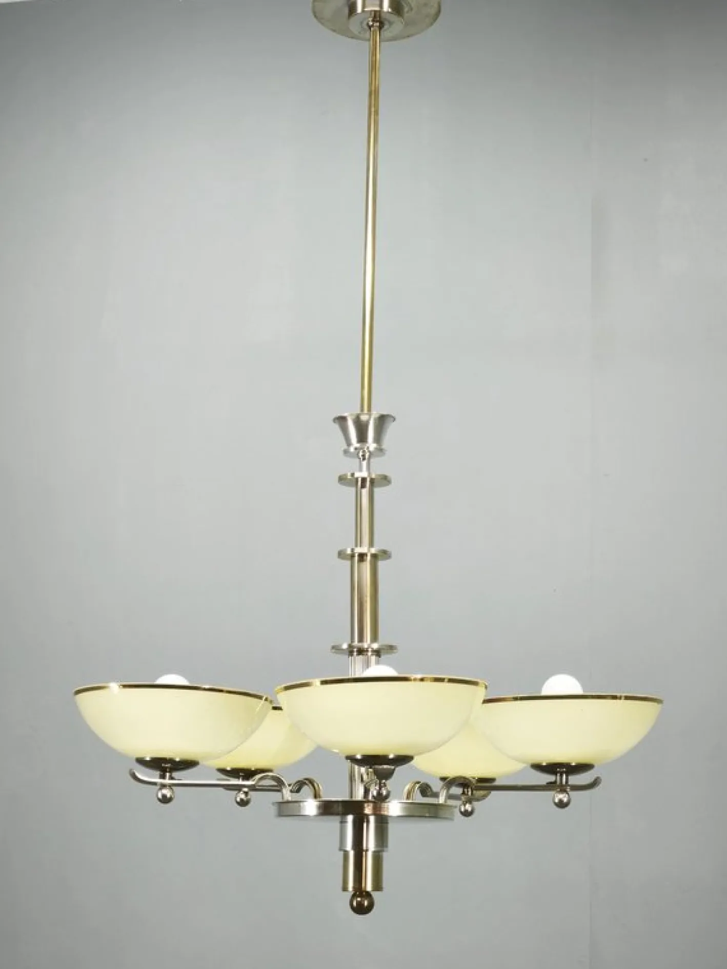 Art Deco Kronleuchter aus Nickel mit Champagnerglasschirmen, 1930er