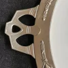 Art Deco Kuchenteller aus verchromtem Porzellan und weißem Metall
