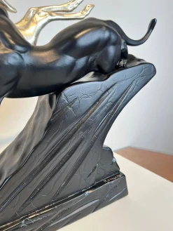 Art Deco Skulptur eines Hirsches und Panthers in Weißgold von Rochard, Frankreich, 1930er