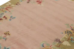 Art Deco Teppich im chinesischen Stil in Rosa und Grün mit bunten Blumenmustern von Rug&Kilim