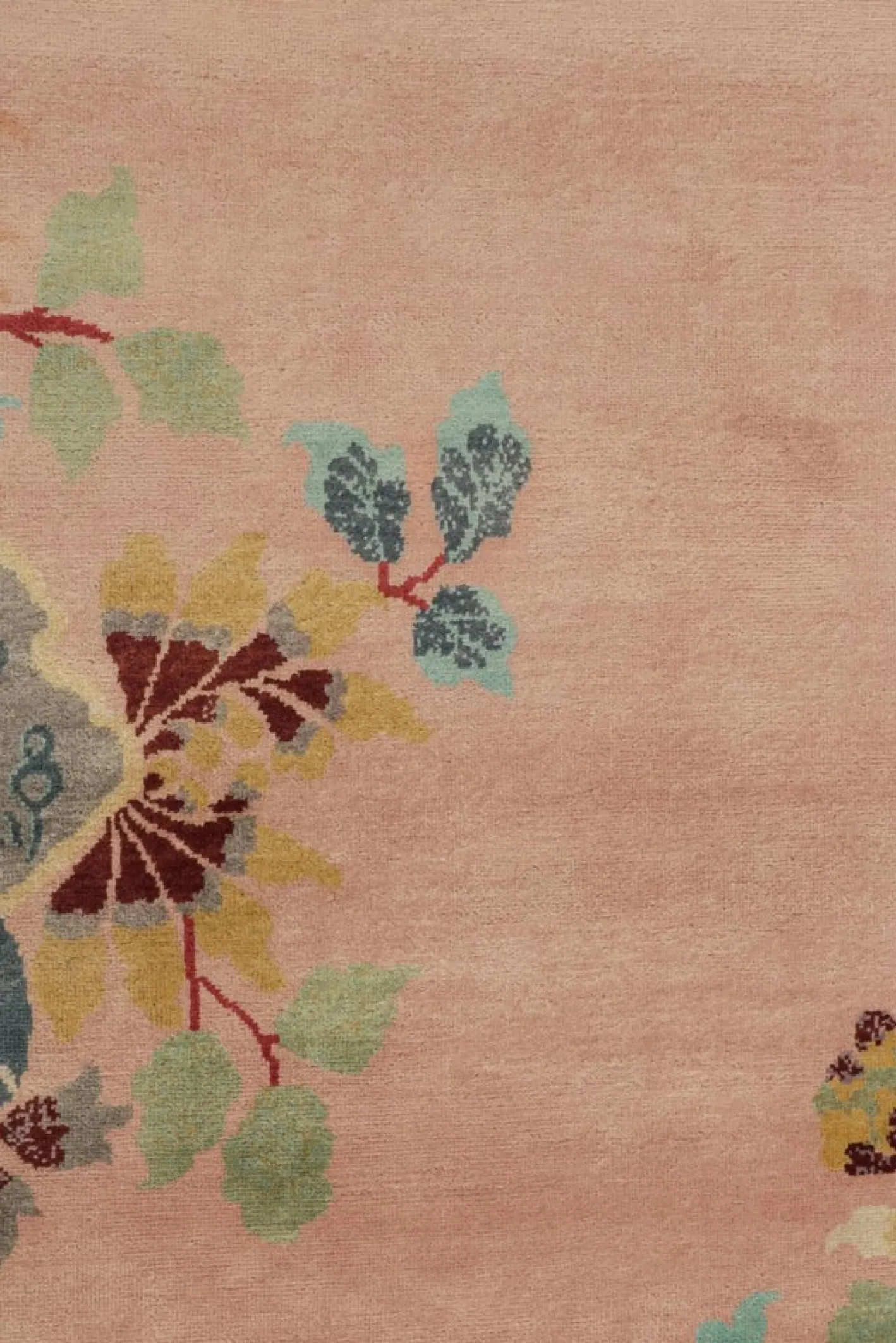 Art Deco Teppich im chinesischen Stil in Rosa und Grün mit bunten Blumenmustern von Rug&Kilim