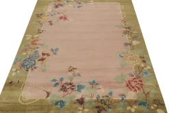 Art Deco Teppich im chinesischen Stil in Rosa und Grün mit bunten Blumenmustern von Rug&Kilim