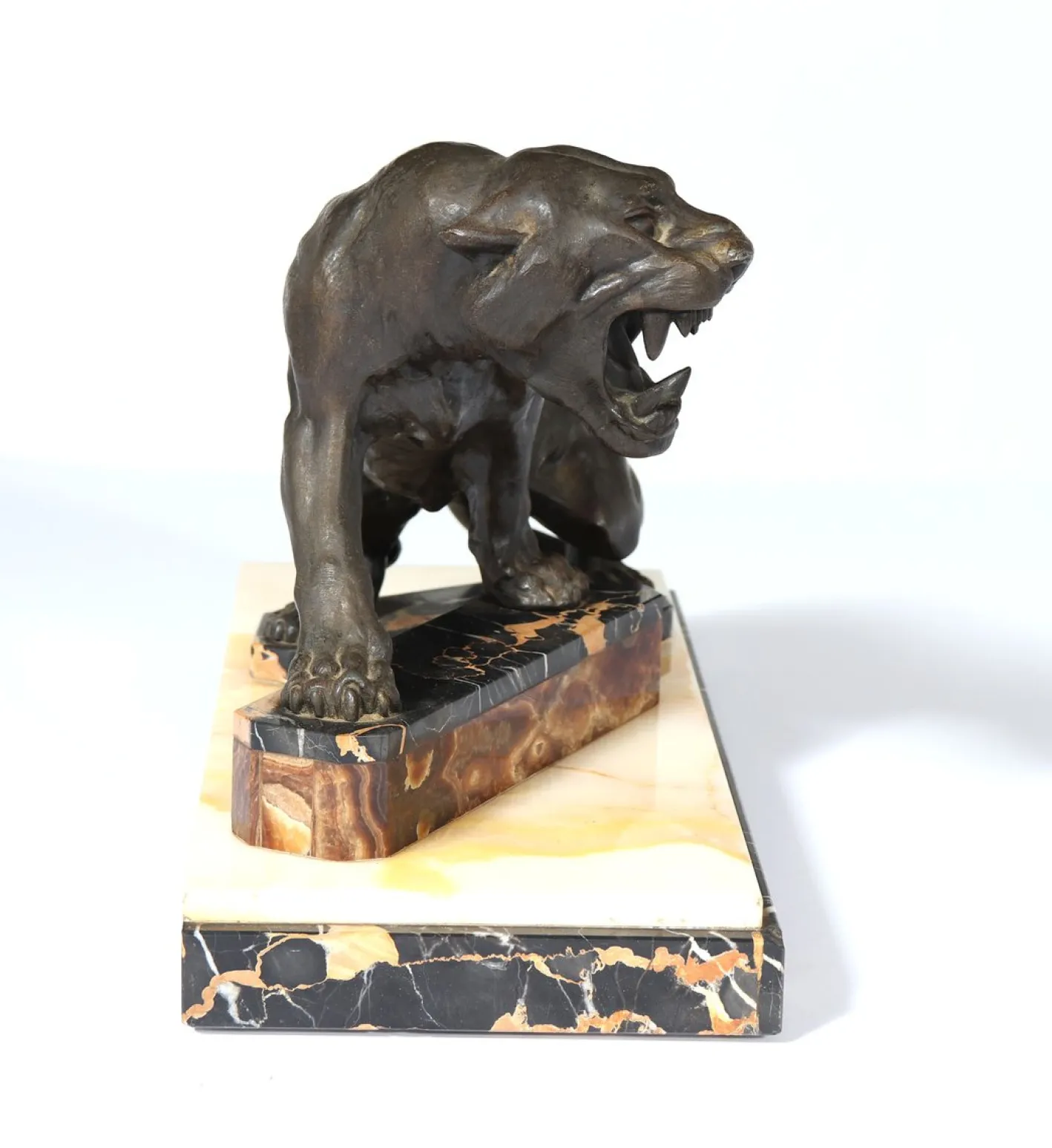 Art Deco Tiger, 1930, Patinierte Bronze auf Marmor und Onyx