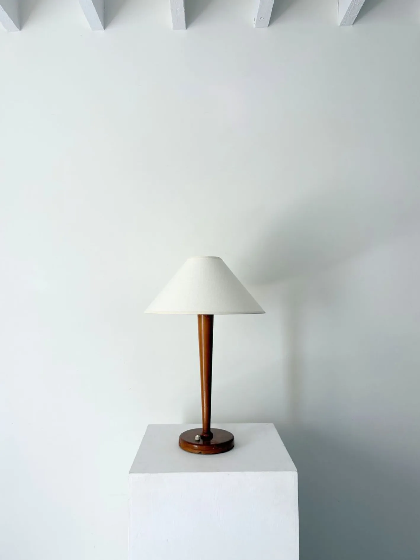 Art Deco Tischlampe aus Holz, Frankreich, 1920