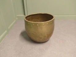 Arts and Crafts Jardiniere aus vernietetem Messing, 1880er