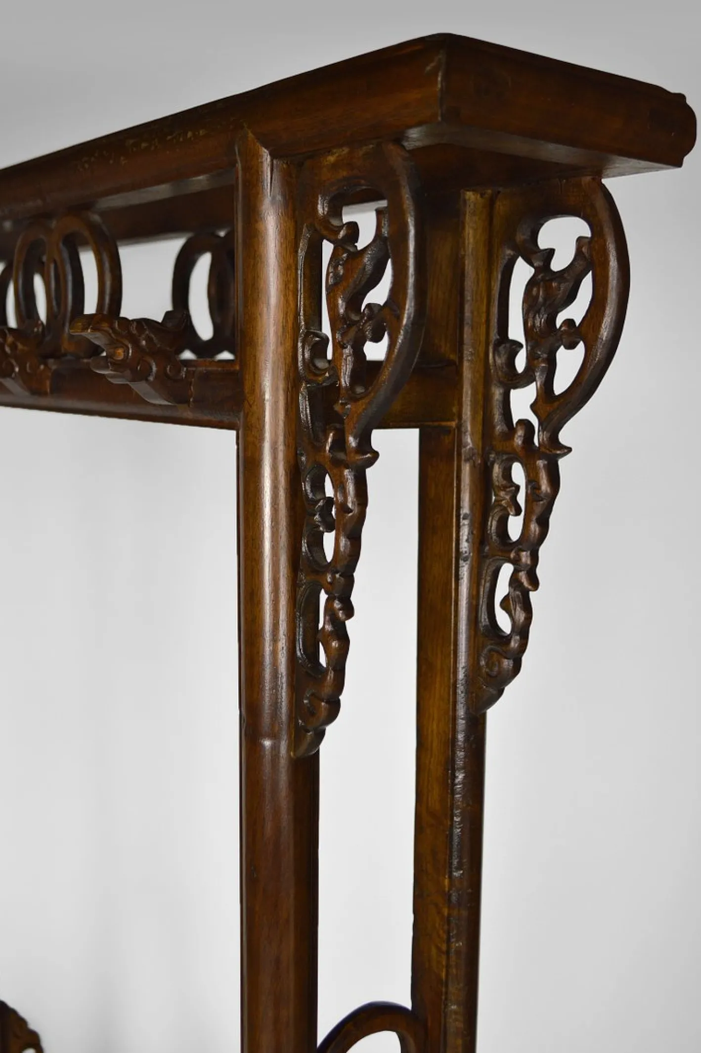 Asiatische Garderobe aus geschnitztem Holz mit Drachen, 1940er