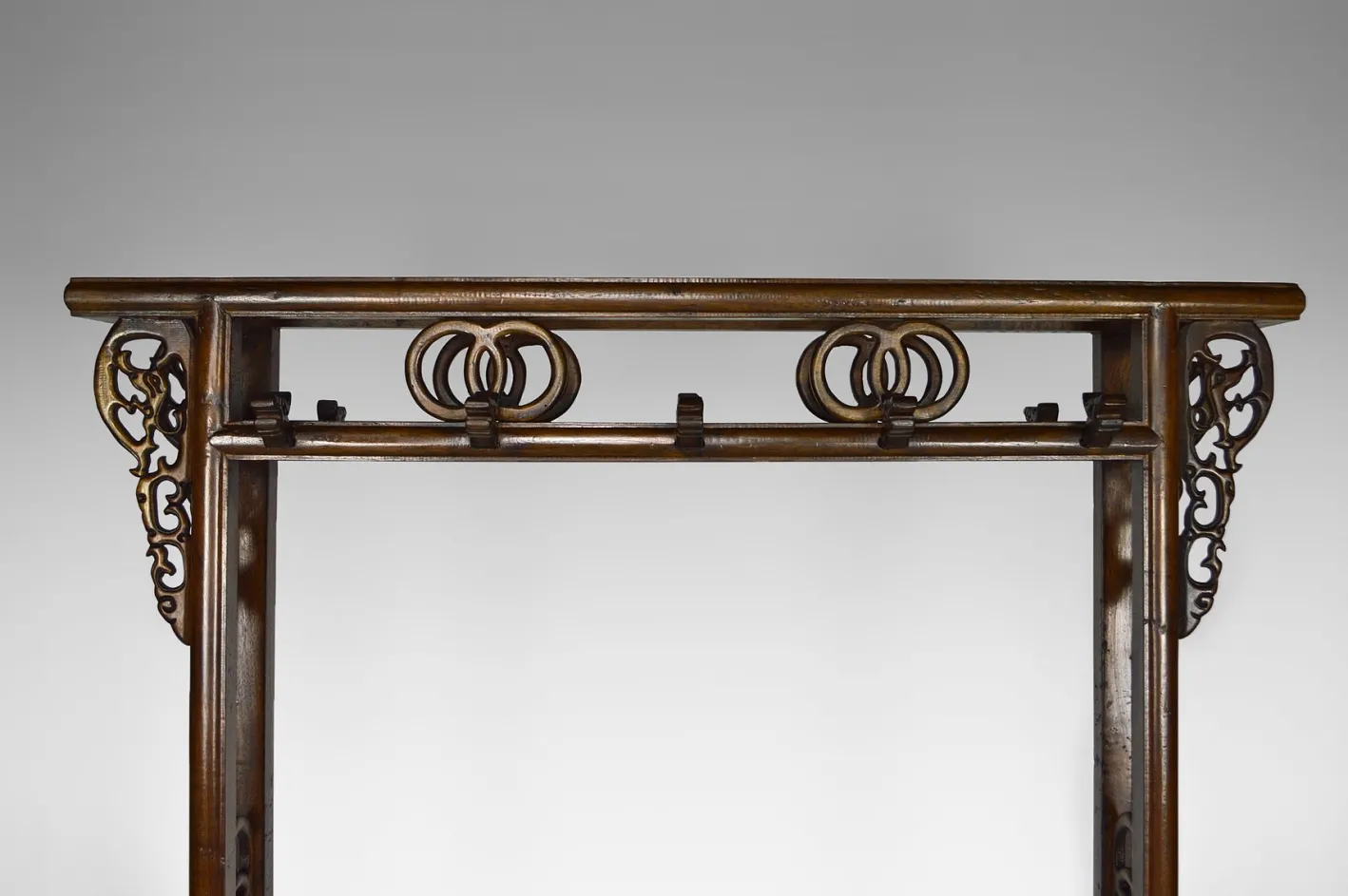 Asiatische Garderobe aus geschnitztem Holz mit Drachen, 1940er