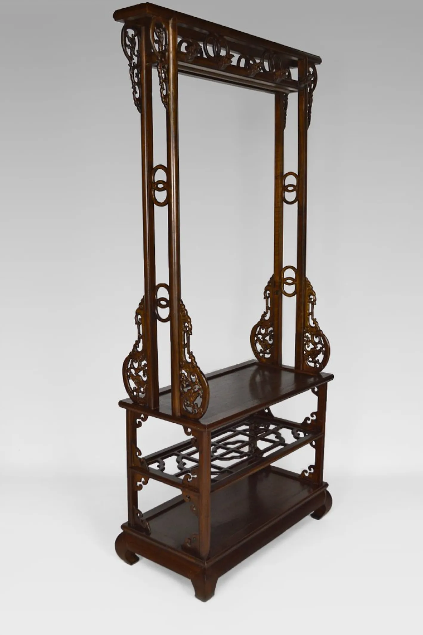 Asiatische Garderobe aus geschnitztem Holz mit Drachen, 1940er