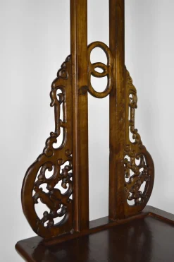 Asiatische Garderobe aus geschnitztem Holz mit Drachen, 1940er